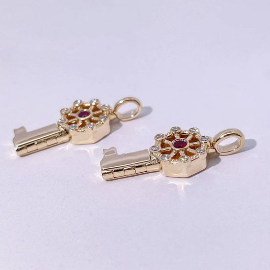 Mezéka Key Pendant