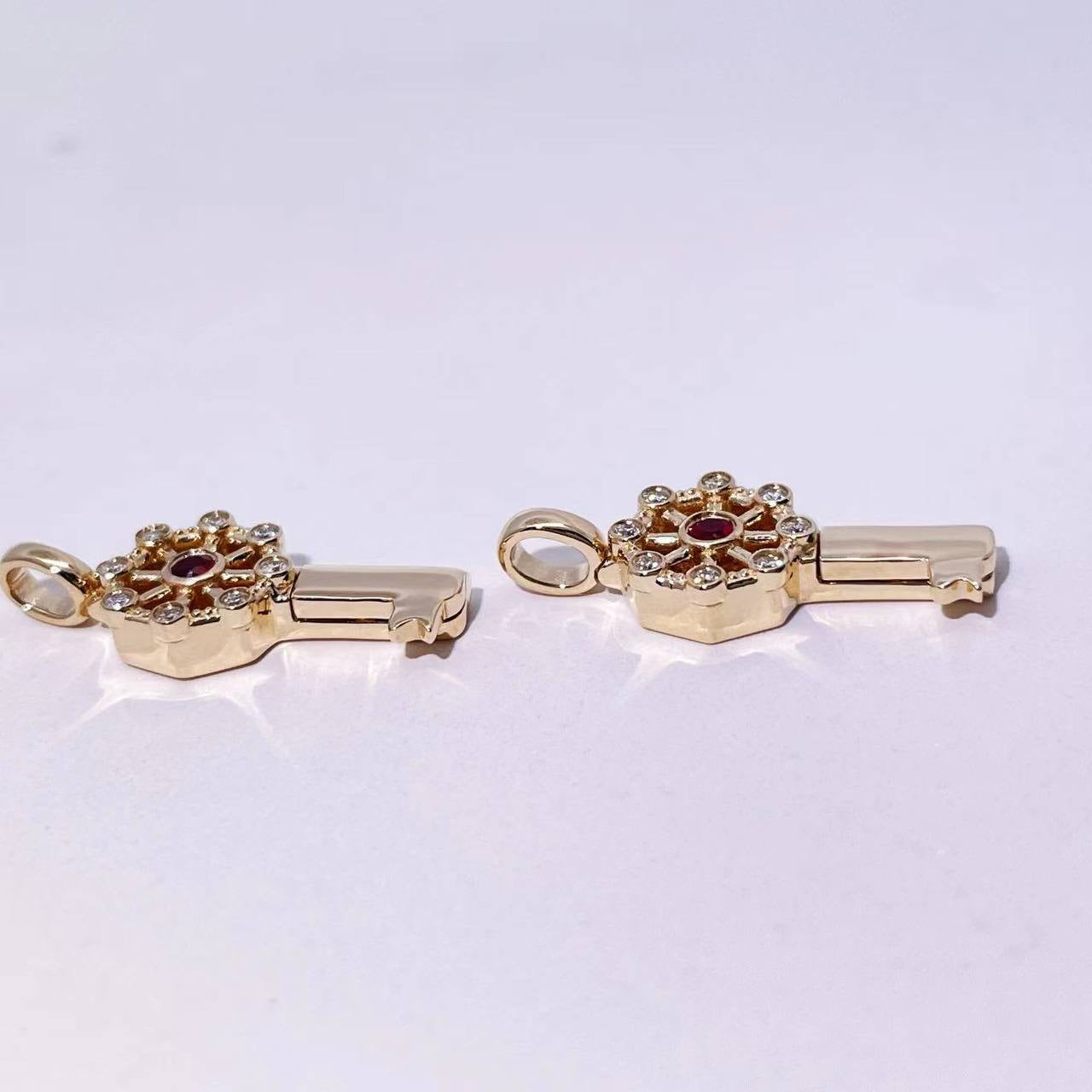 Mezéka Key Pendant