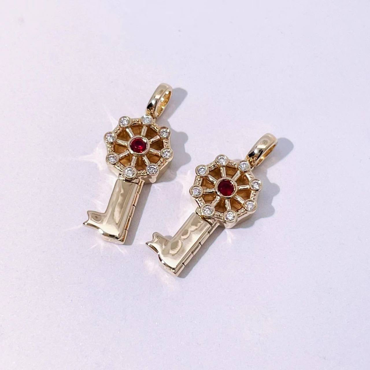 Mezéka Key Pendant