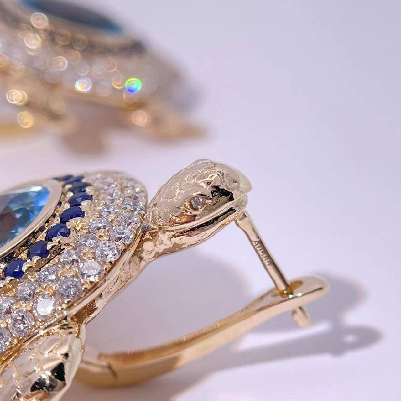 Mezéka Turtle Earrings