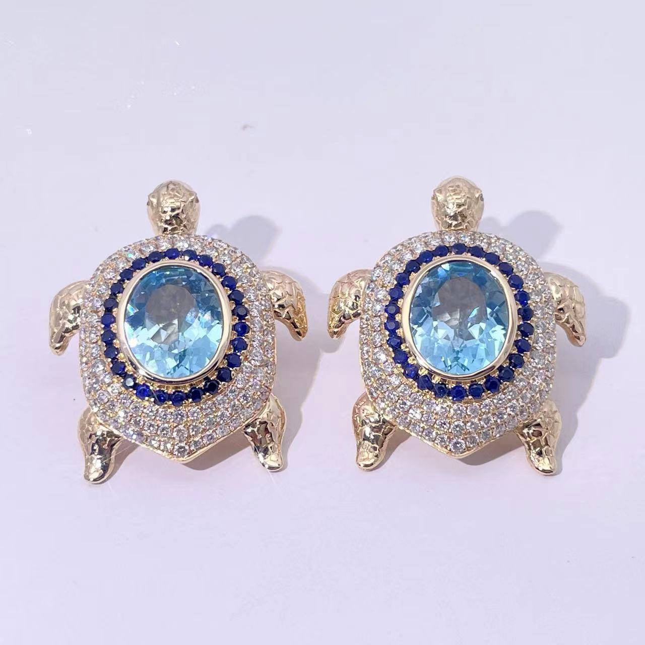 Mezéka Turtle Earrings