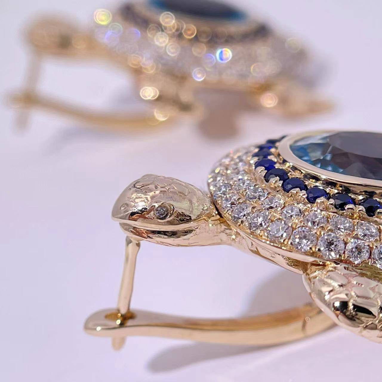 Mezéka Turtle Earrings