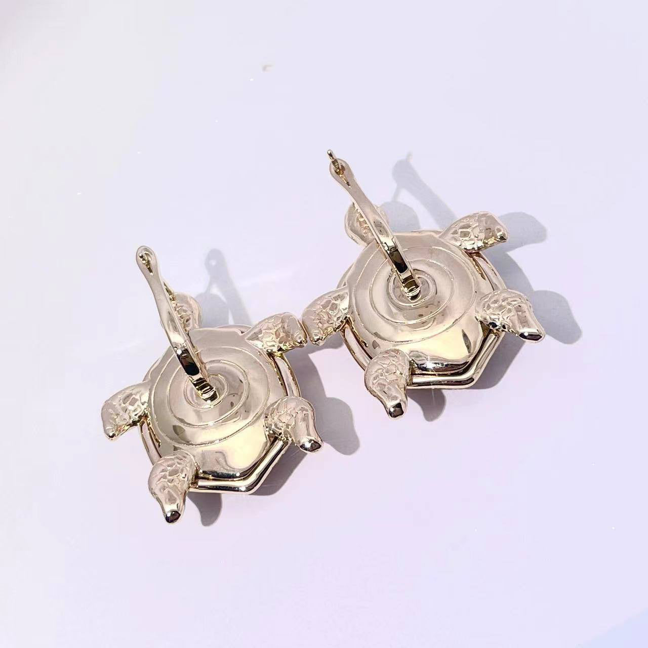 Mezéka Turtle Earrings